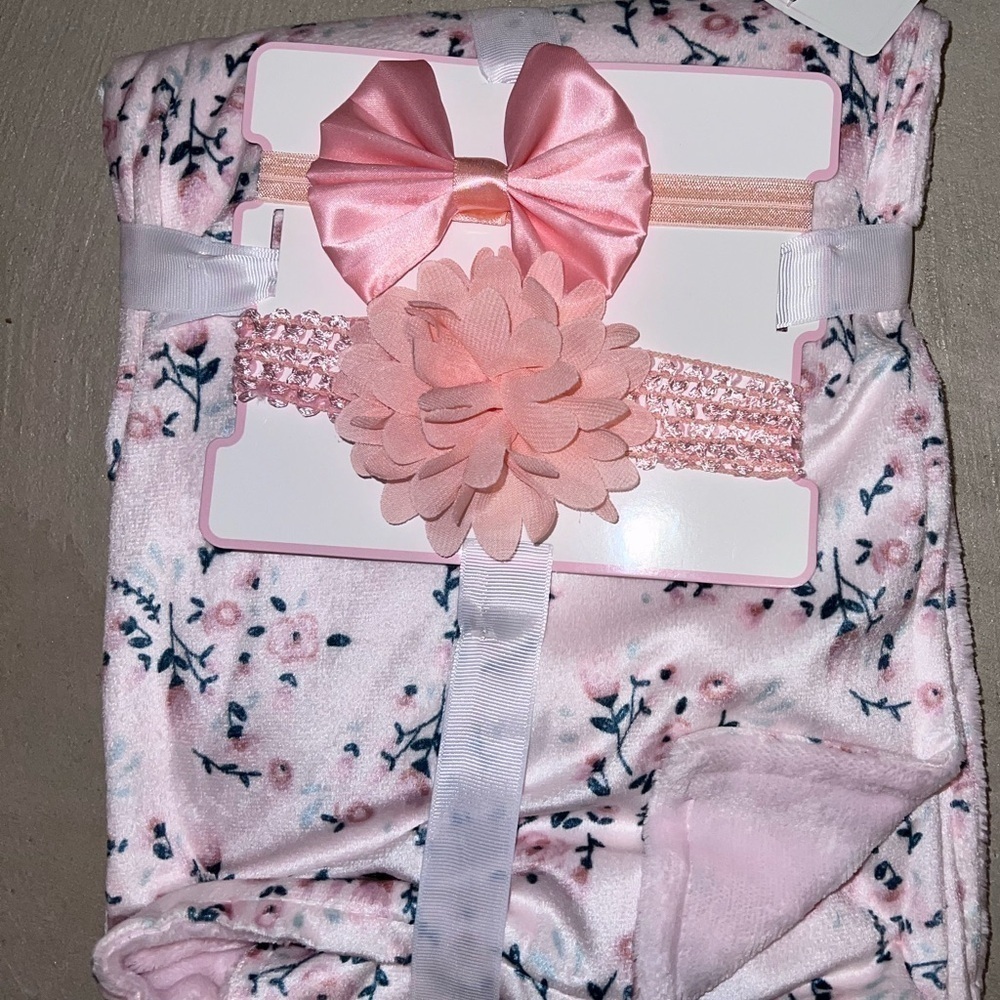 NWT Little Beginnings Blanket with Headbands